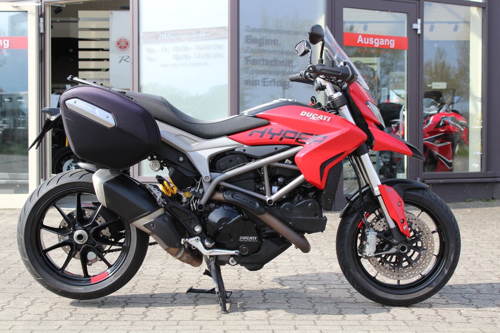 Ducati Hyperstrada 821