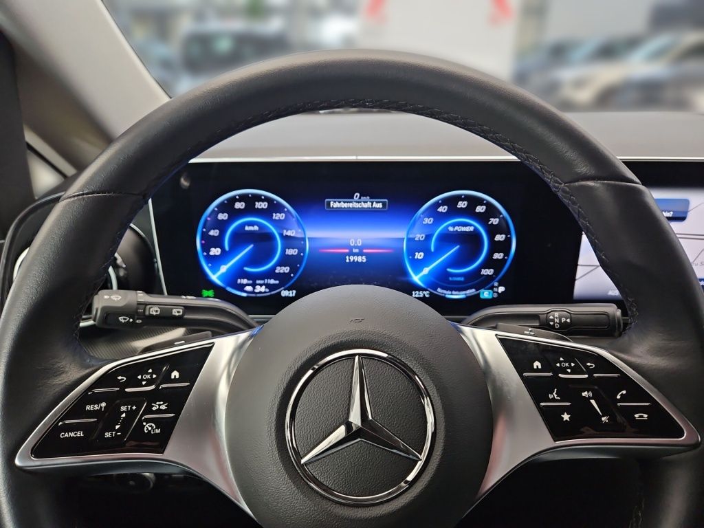 Fahrzeugabbildung Mercedes-Benz EQV 300 lang Nav Distronic Sitzhzg LED RFK Vorkl
