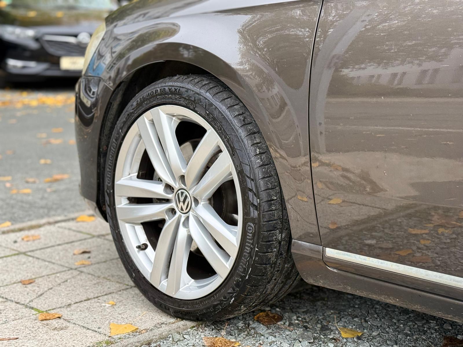 Volkswagen Passat 2012 — photo 16