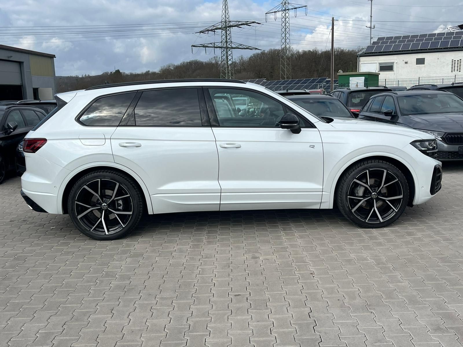 Fahrzeugabbildung Volkswagen Touareg 3.0TDI 4M R-Line VOLL Black 22" UPE 114T