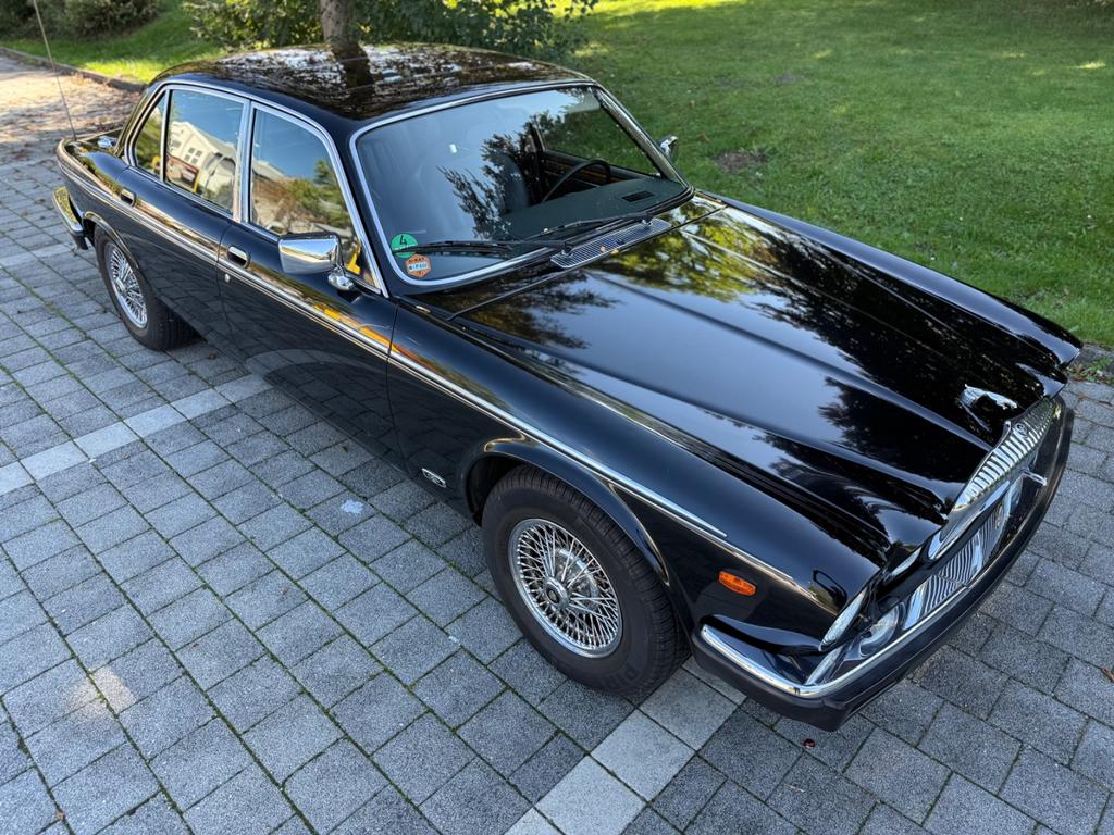 Jaguar XJ12