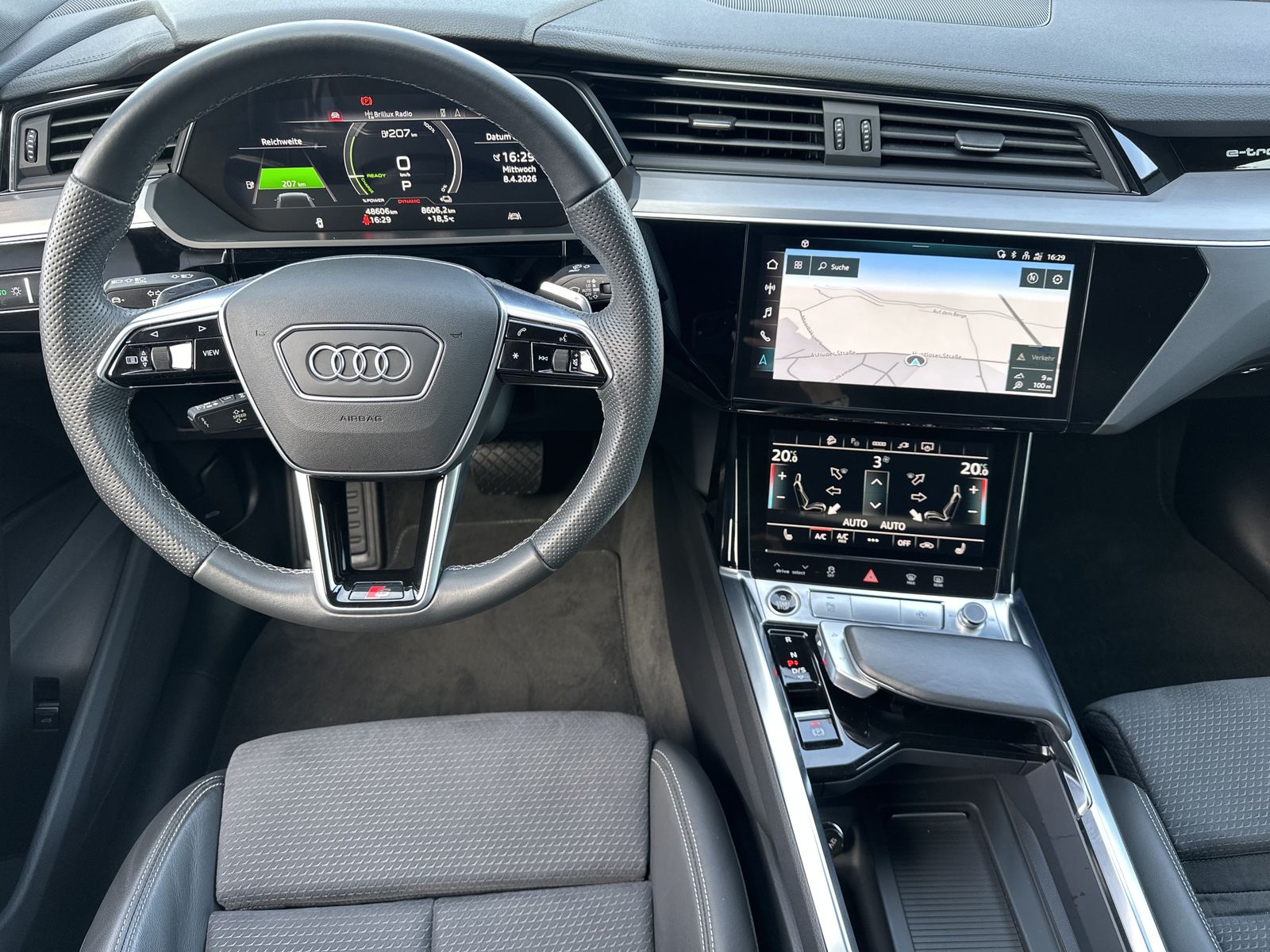 Fahrzeugabbildung Audi e-tron 50 Qu S-Line Black NAV+LED+21ZO+KAMERA+VC