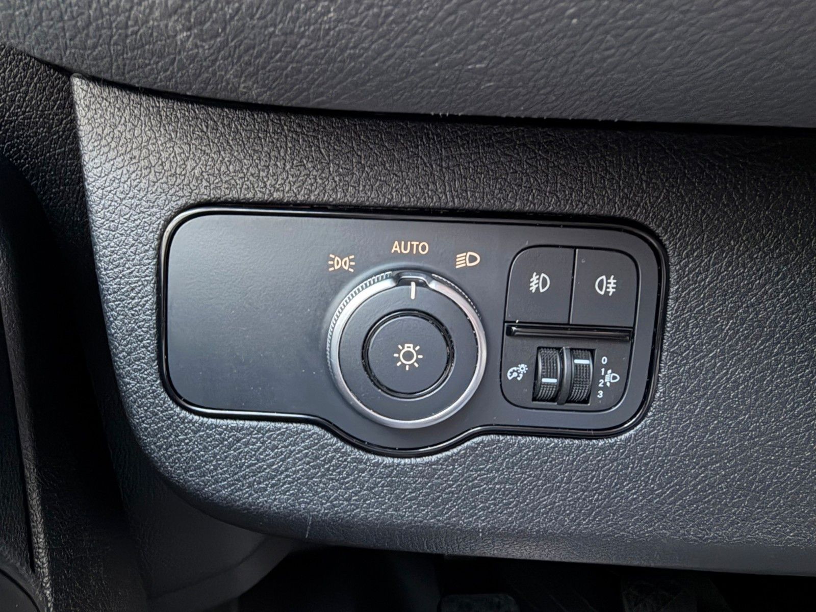 Fahrzeugabbildung Mercedes-Benz Sprinter 317 CDI 3665 Klima 360 SHZ MBUX