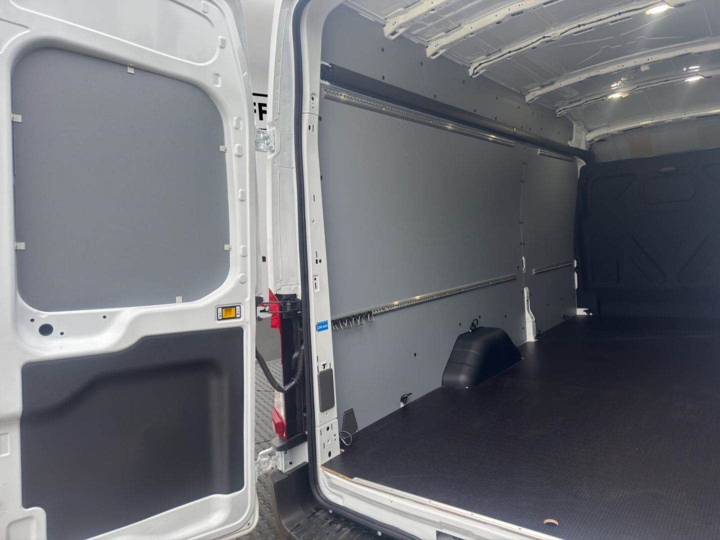 Fahrzeugabbildung Ford Transit Kasten E 390 L4 Trend 68,0 kWh Heckantri