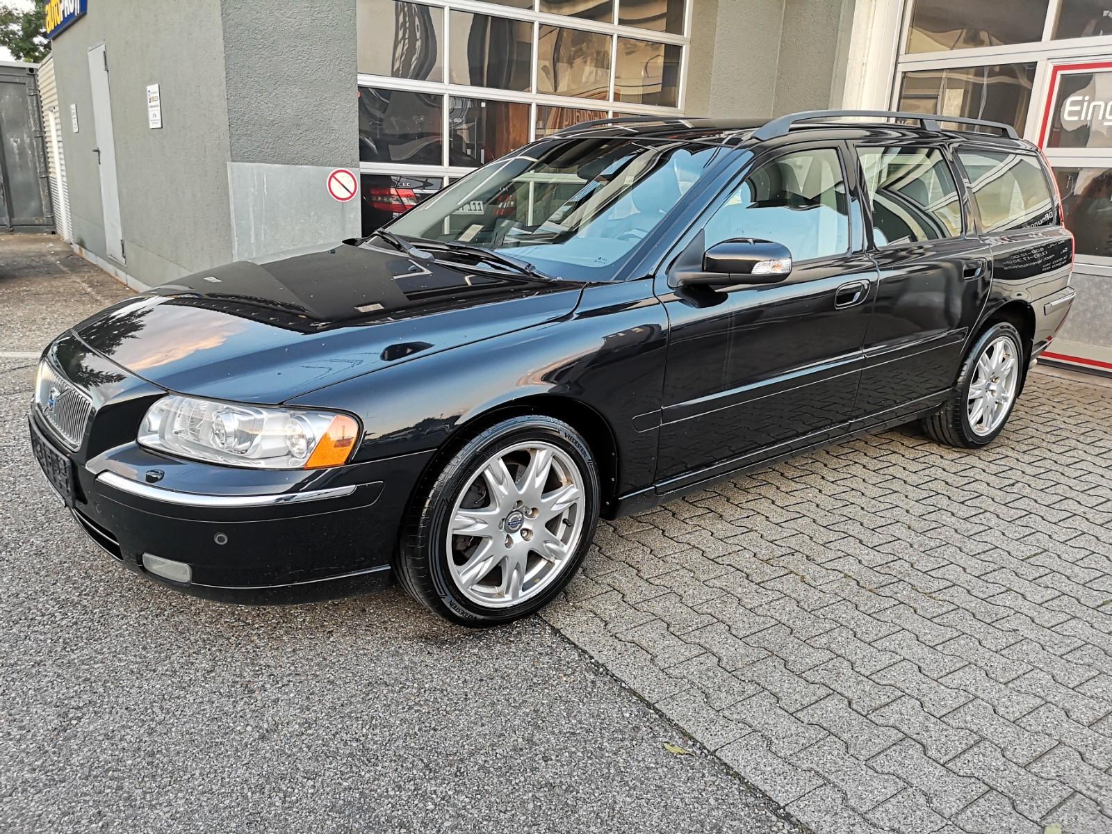 Volvo V70 D5 AWD Summum Automatik Vollleder AHK ALU