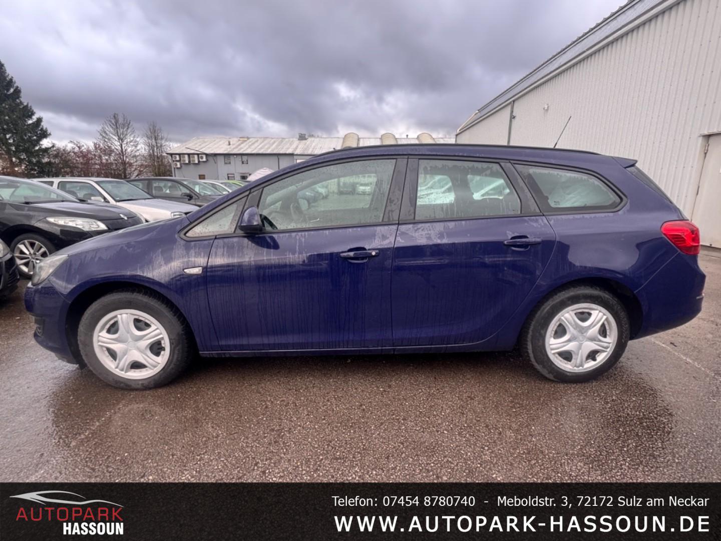 Opel Astra 2012 — photo 11