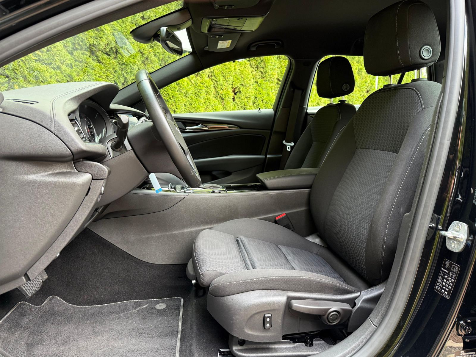 Fahrzeugabbildung Opel Insignia 2.0CDTI Aut. Elegance ILUX+NAV+KAM+CARP
