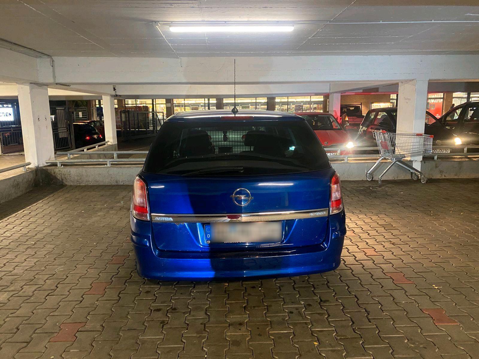 Opel Astra 2010 — photo 9