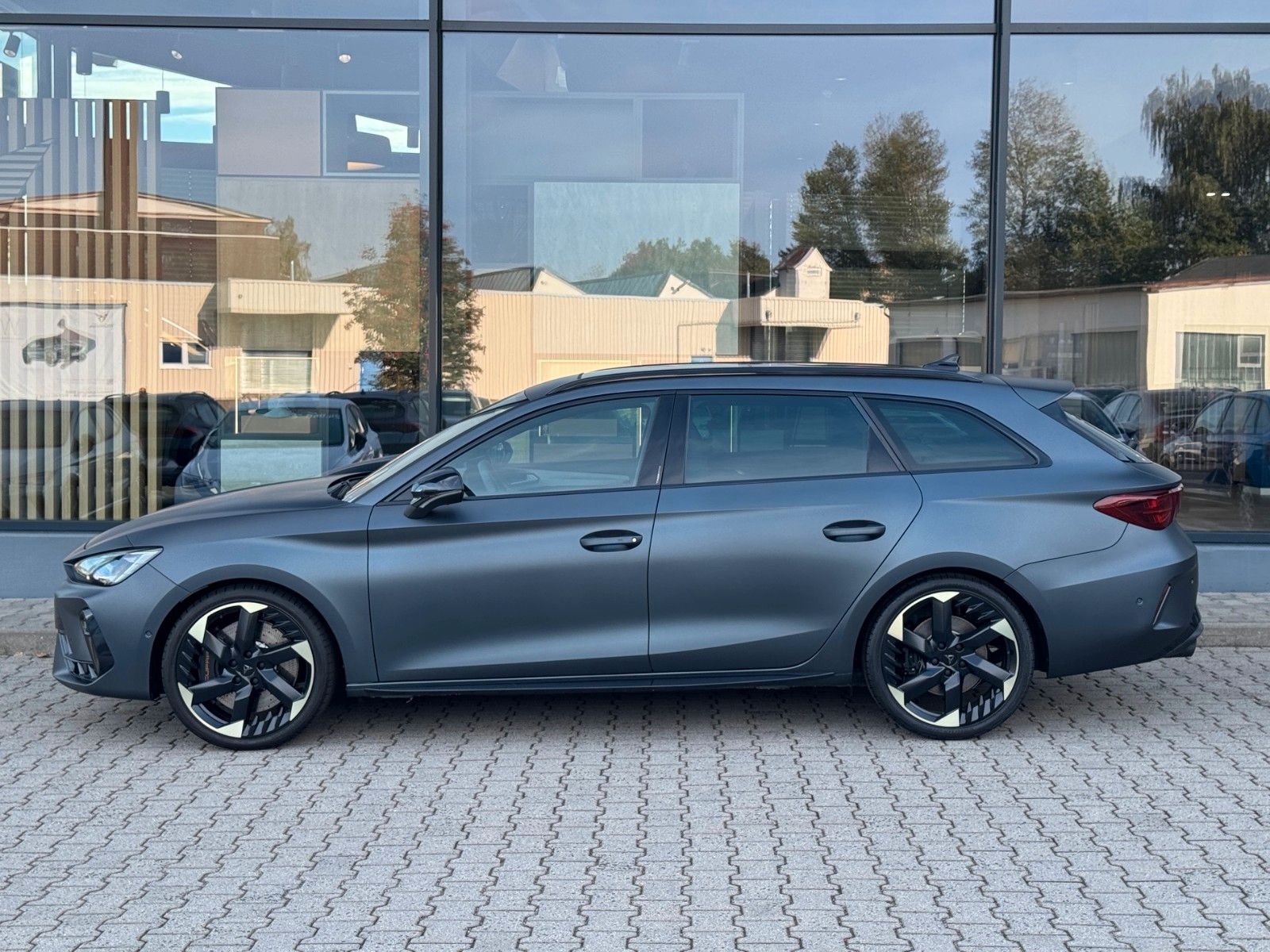 Cupra Leon Sportstourer VZ Tribe Edition 2.0 TSI DSG 4 imagem 2