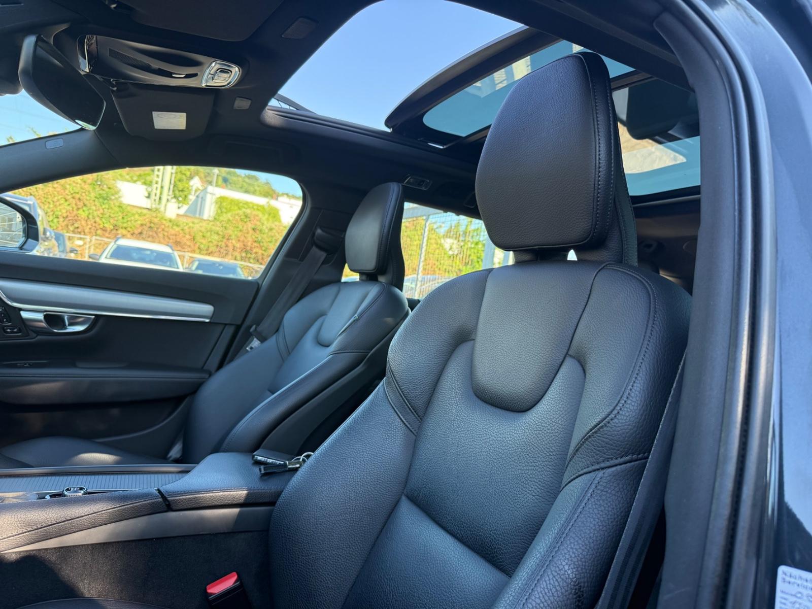 VOLVO V90 235 ch 4X4 BVA - HAYON ÉLECTRIQUE - PACK SPORT - TOIT OUVRANT