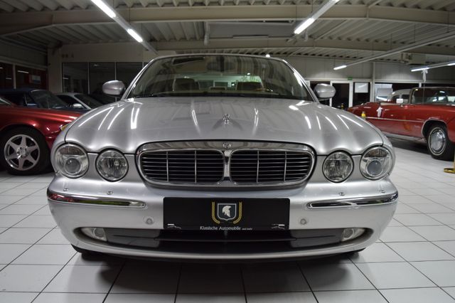 Fahrzeugabbildung Jaguar XJ8 3.5 V8/Topfahrzeug in edler Farbgebung