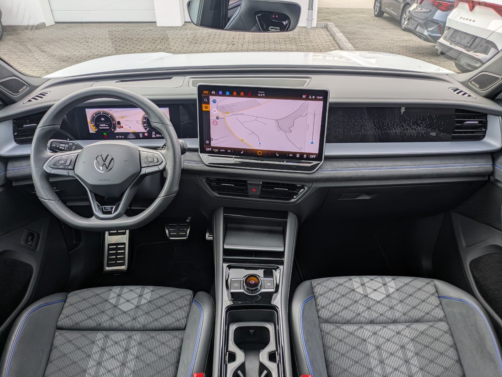 Fahrzeugabbildung Volkswagen Tayron 2.0 TDI 4M R-Line 7Si*MATRIX*AHK*PANO*HUD