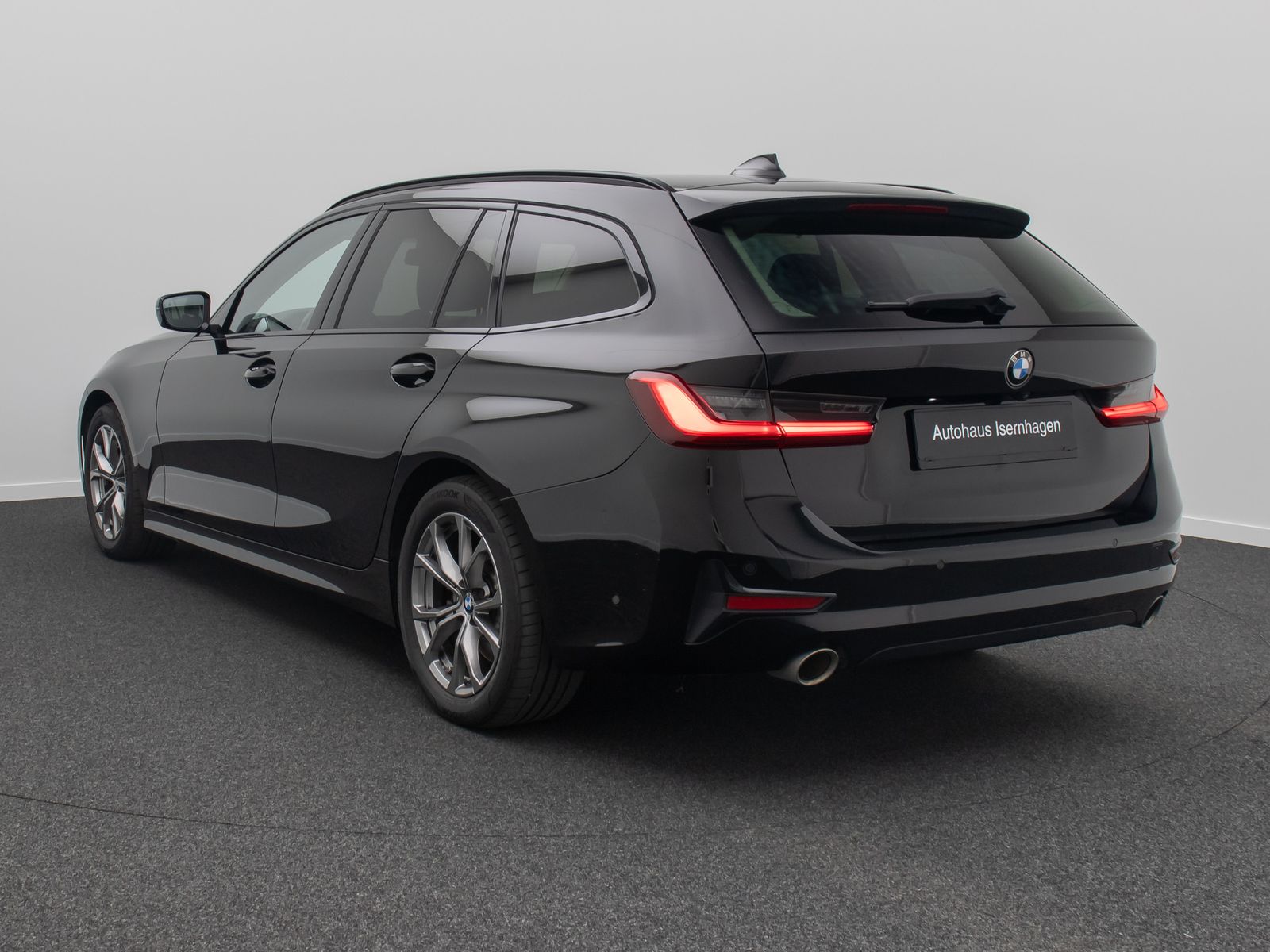 Fahrzeugabbildung BMW 330i Sport Line Panorama Kamera DAB H/K Stop&Go