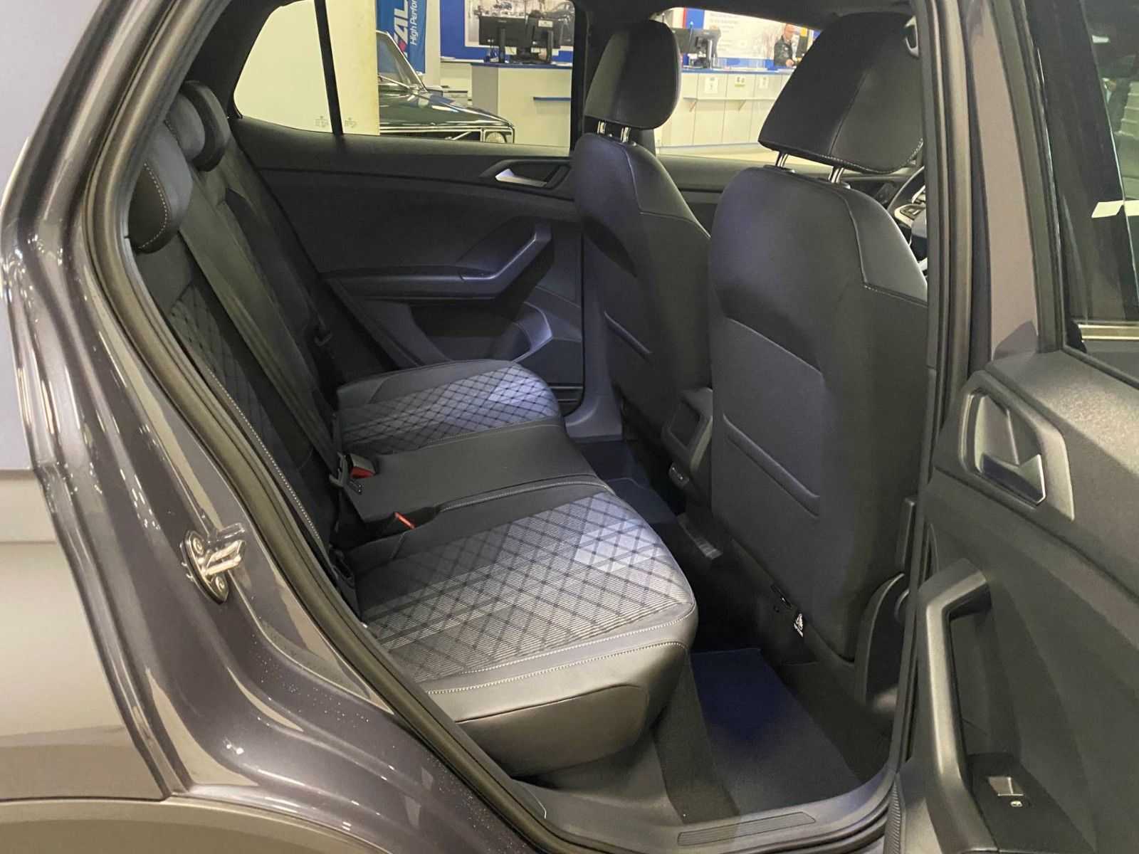 Fahrzeugabbildung Volkswagen T-Cross 1.0 TSI DSG R-Line+NAVIGATION+MATRIX+ACC