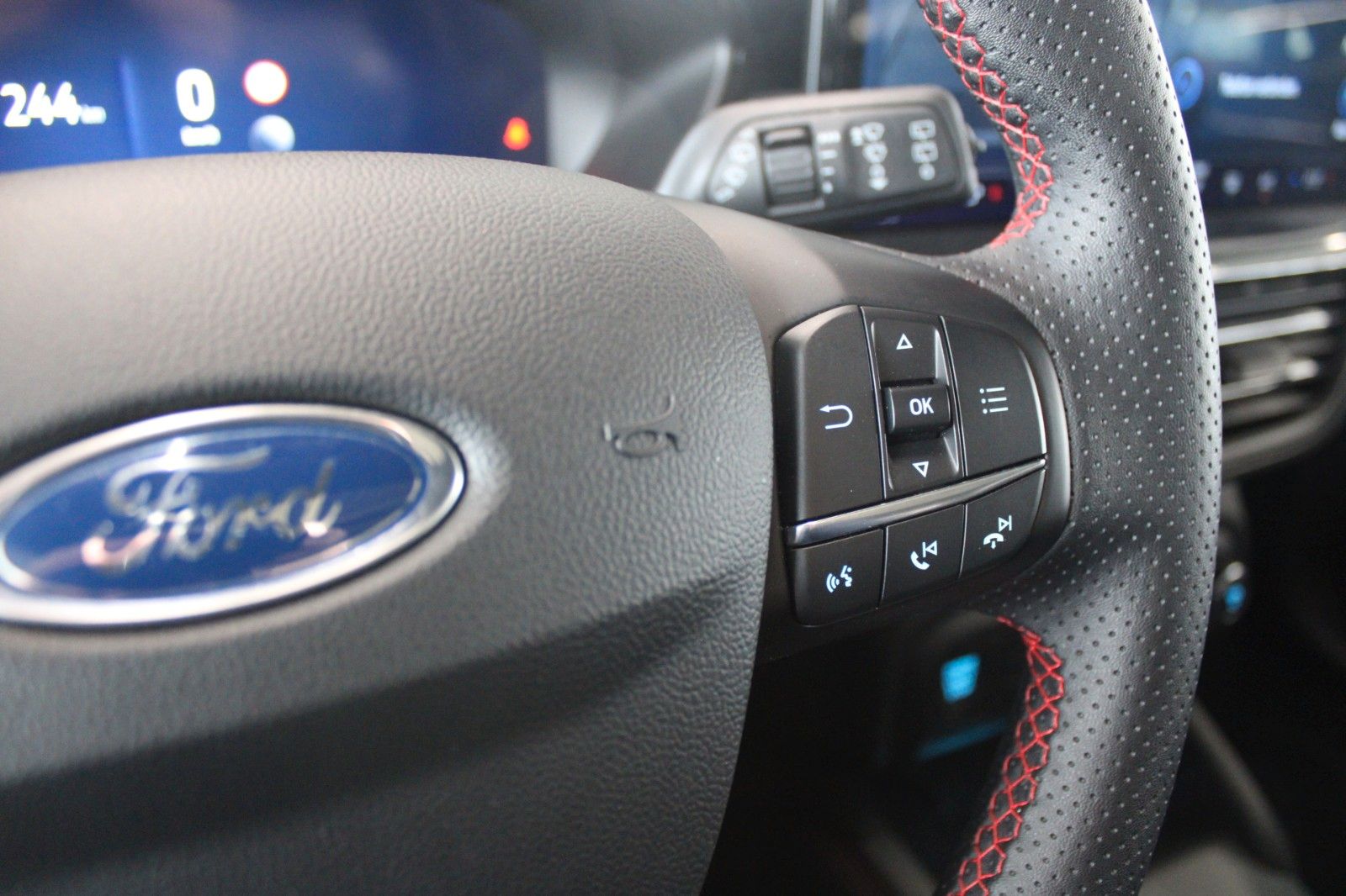 Fahrzeugabbildung Ford Focus ST-Line X Aut. LED ACC Leder Pano HUD Wint