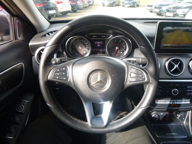 Fahrzeugabbildung Mercedes-Benz GLA 200 >AUT/AHK/NAV/KAM/LED-Licht/LEDER<