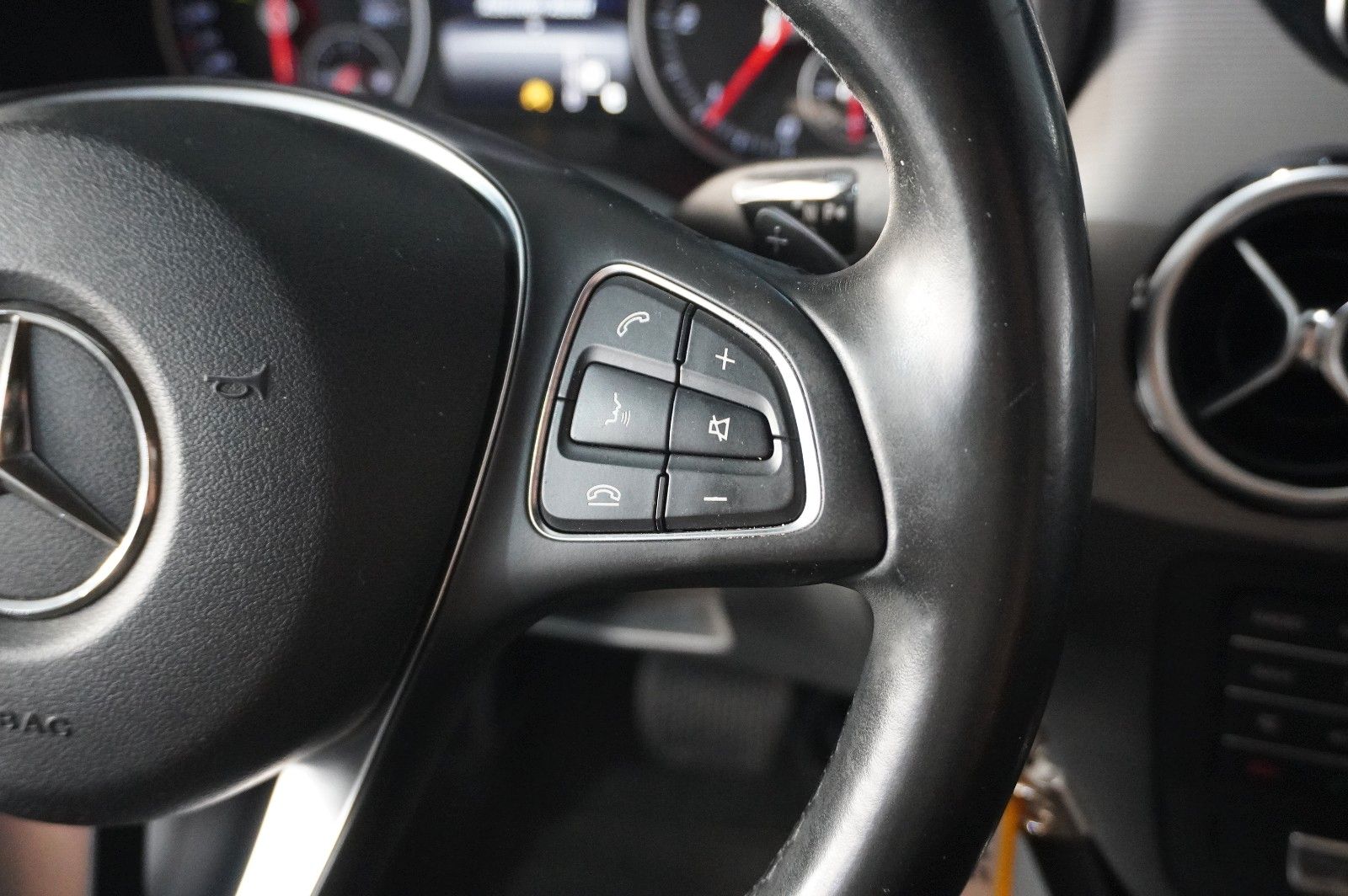 Fahrzeugabbildung Mercedes-Benz B 180 CDI STYLE NAVI/LED/KAMERA/SHZ/TEMP./PDC