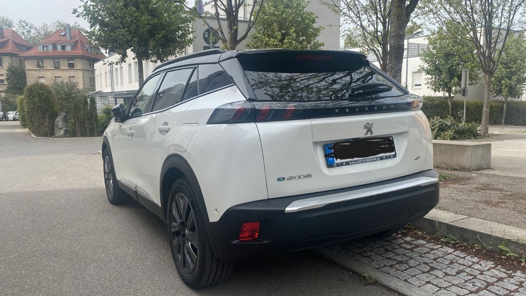 Image of Peugeot e-2008