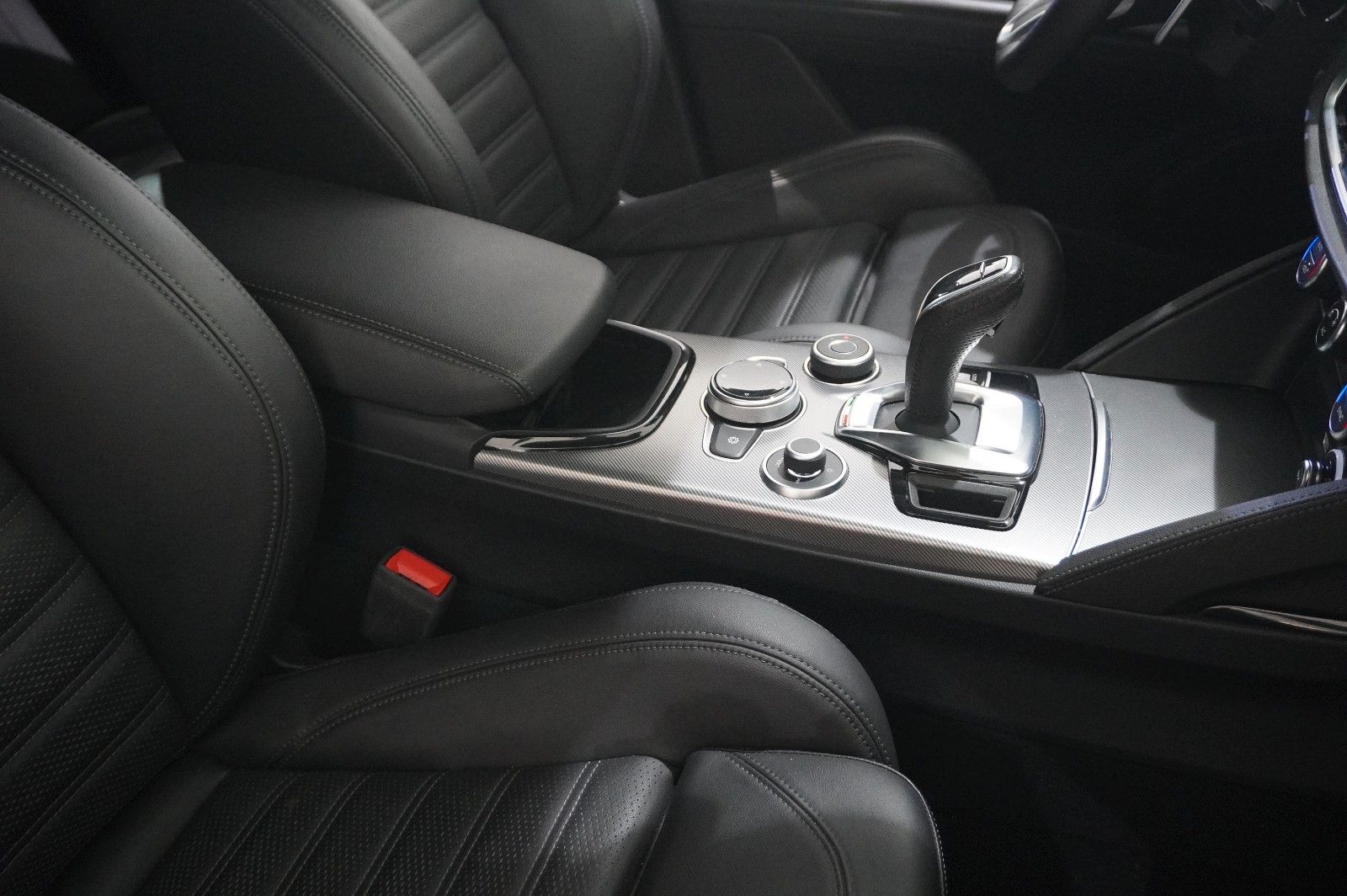 Fahrzeugabbildung Alfa Romeo Stelvio 2.2D VELOCE Q4 NAVI/LED/KAMERA/MATRIX/SH
