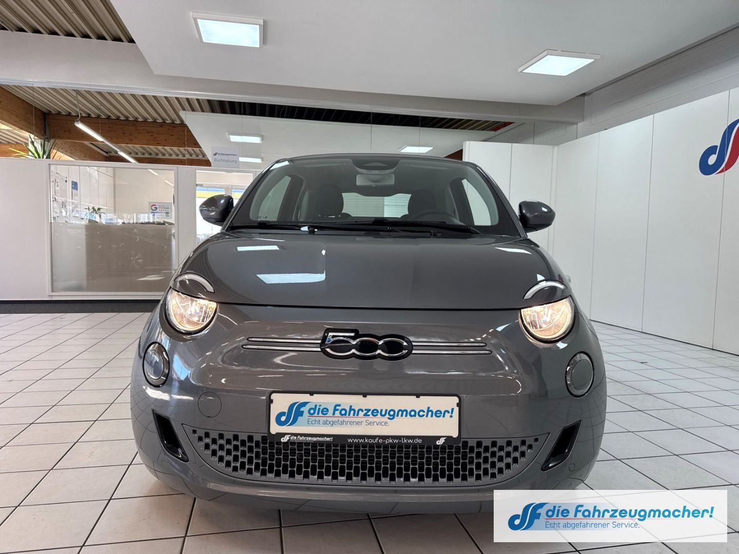 Fahrzeugabbildung Fiat 500 e Icon Navi Memory Sitze Apple CarPlay Andro