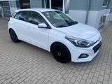 Hyundai i20 1,2 AHK Temp. Shzg PDC Klima Navi BT 56TKM - Hyundai i20 mit Benzin-Antrieb: Kleinwagen, 1.5