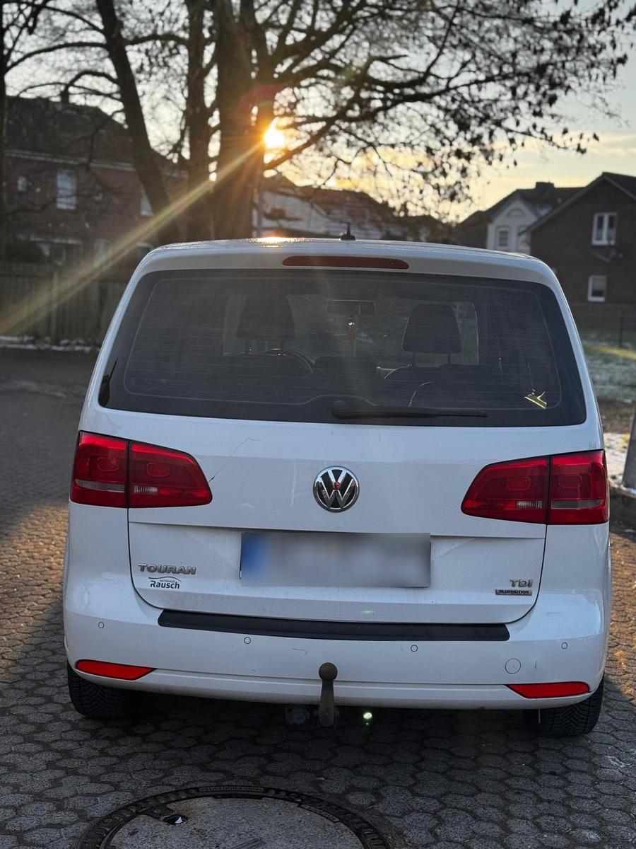 Volkswagen Touran 2011 — engine 110 HP (81kW)