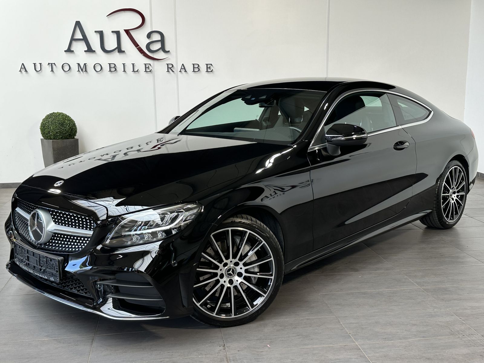 Fahrzeugabbildung Mercedes-Benz C 300 4M AMG-Line NAV+LED+KAMERA+CARPLAY+19ZO+1H