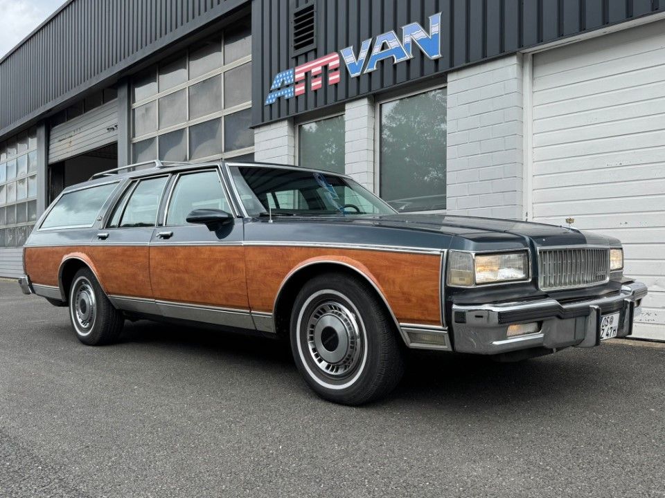 Fahrzeugabbildung Chevrolet Caprice Station Wagon LPG HU H gerade gemacht