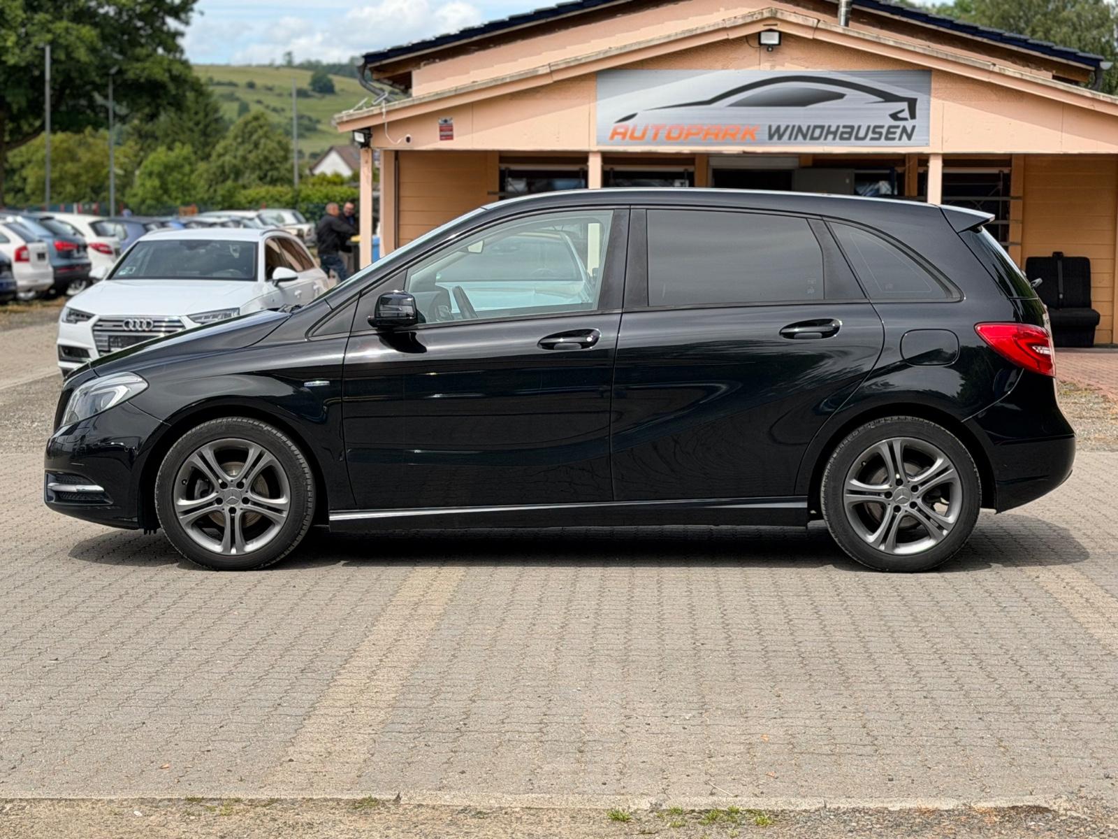 Mercedes-Benz B 180 CDI * NAVI *LEDER *XENON *AHK