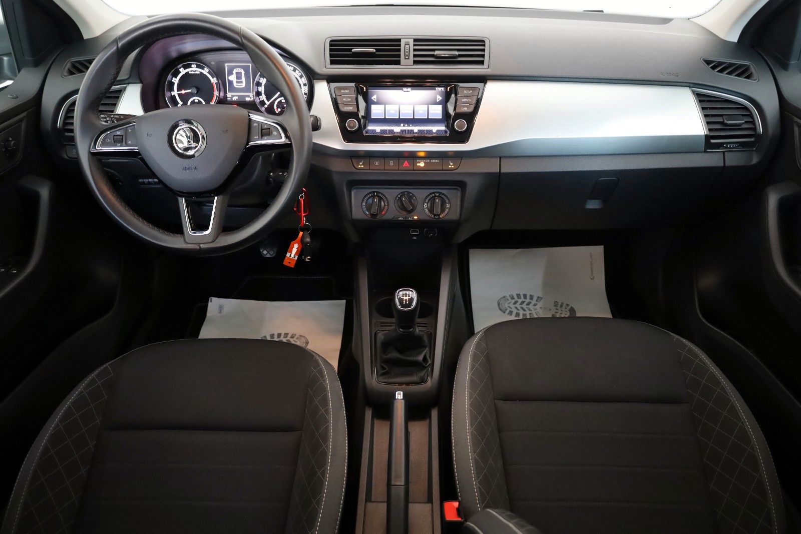Fahrzeugabbildung SKODA Fabia Combi Ambition SH,PDC,Kamera,Apple CarPlay