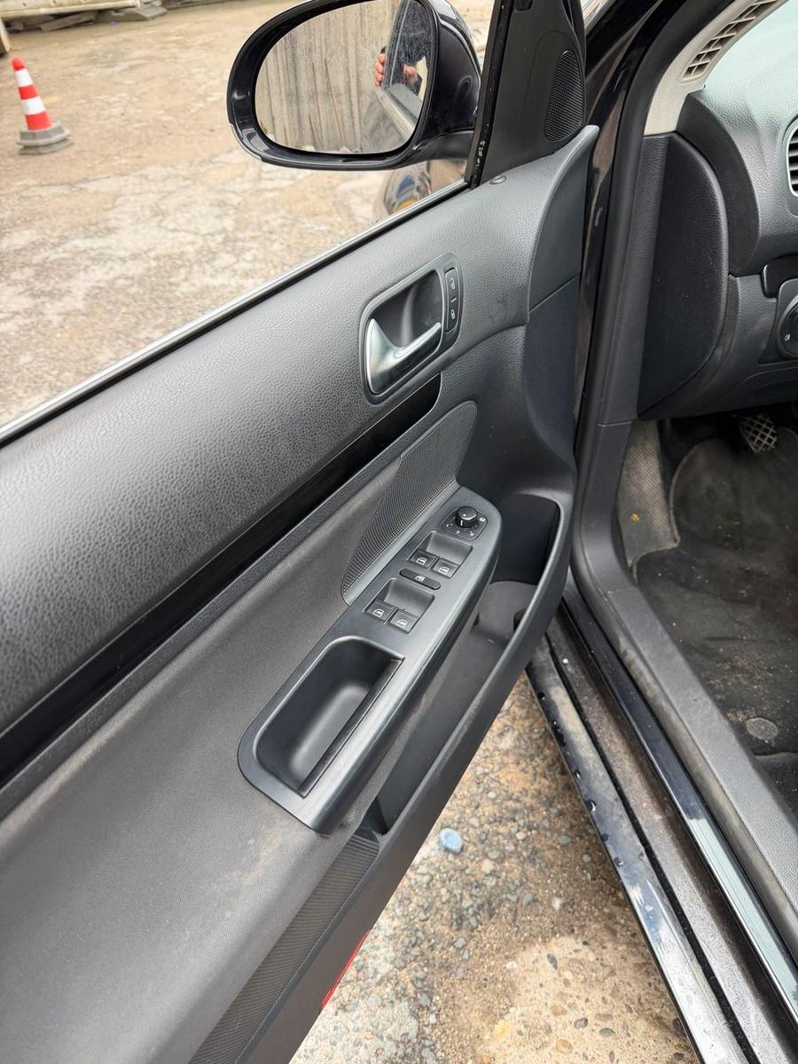 Volkswagen Golf 2010 — двигун 105 HP (77kW)