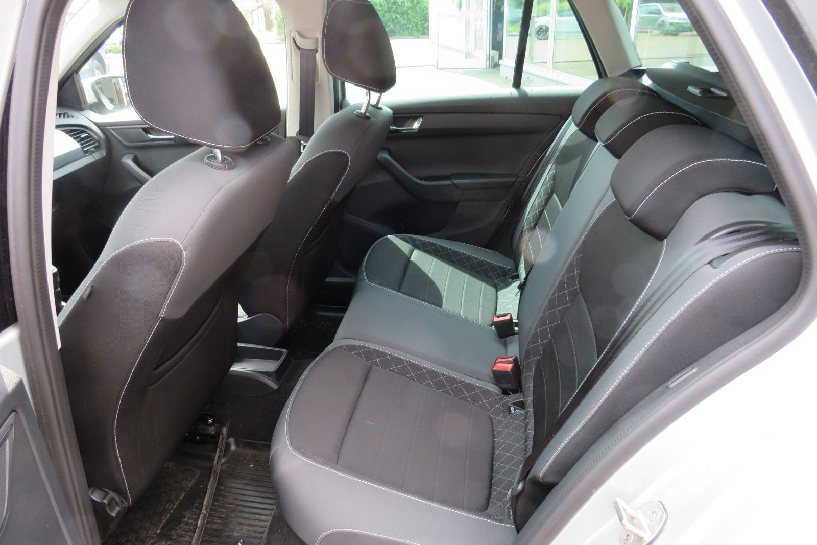 Fahrzeugabbildung SKODA Fabia Combi Ambition NAVI PDC GJ SITZH APP 1.HD