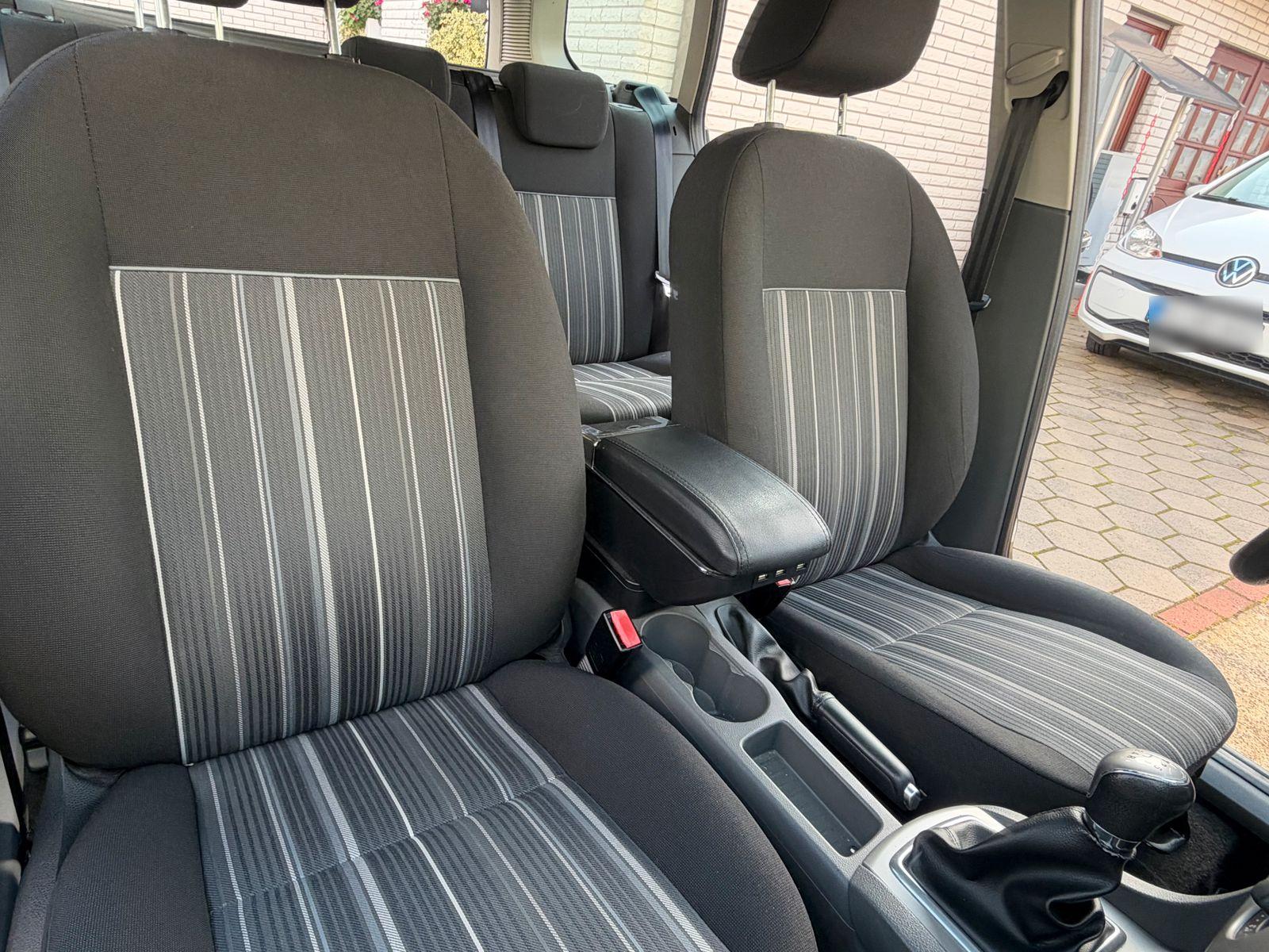 Ford Focus 2010 — photo 15