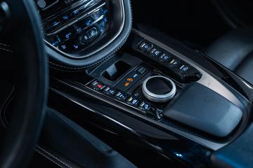 صورة 10 لـ 2020 Aston Martin DBX