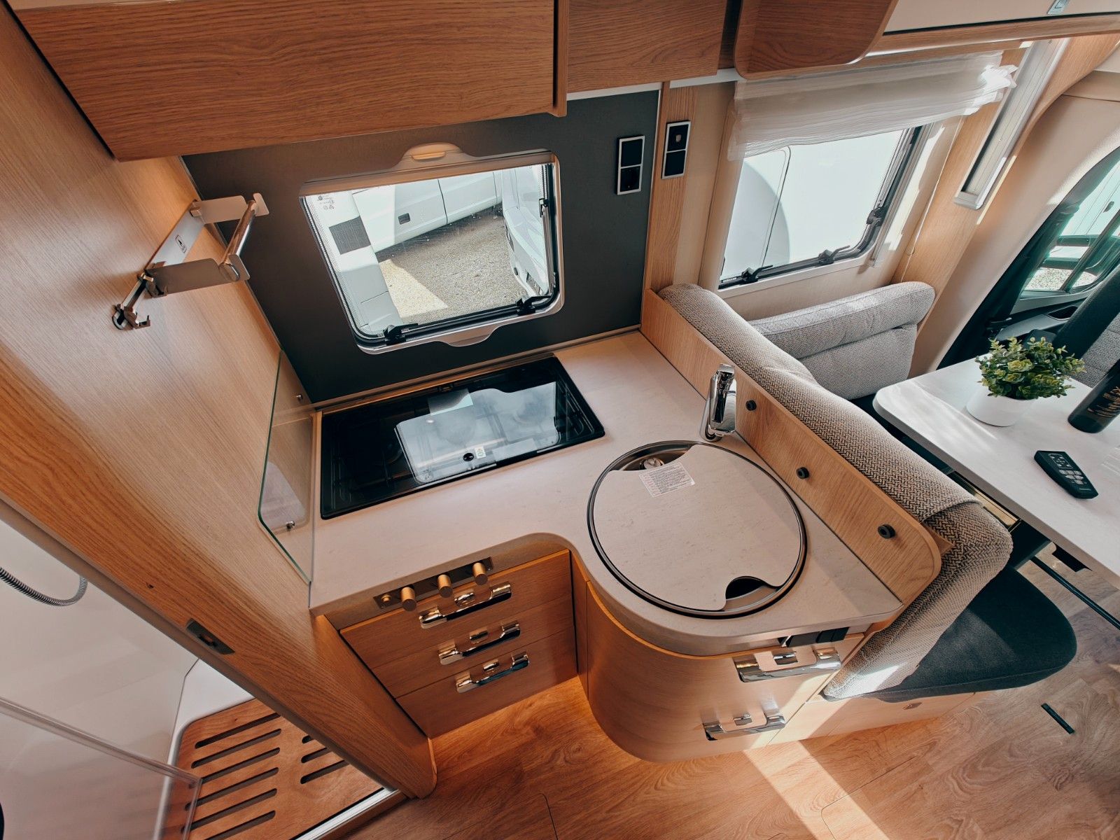 Fahrzeugabbildung HYMER / ERIBA / HYMERCAR B-KLASSE MC T 680 - AUS ERSTBESITZ