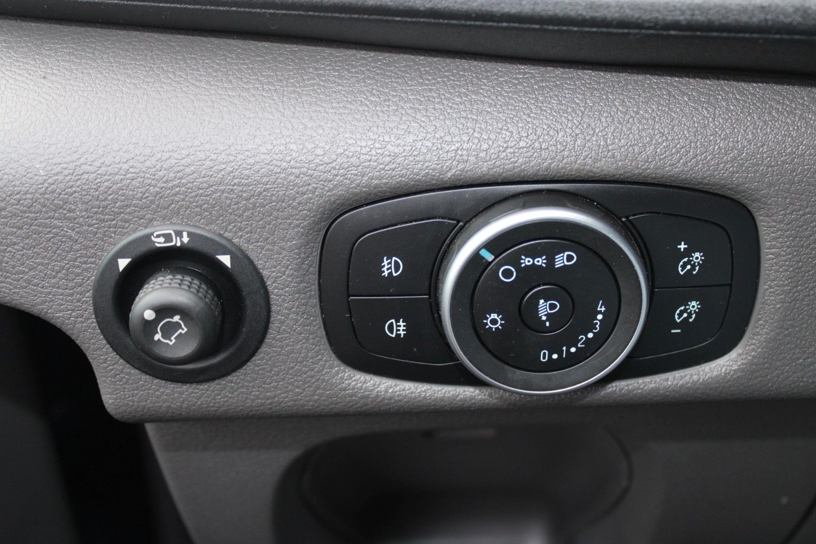 Fahrzeugabbildung Ford Transit 350 L3 H2 Kasten hoch lang KLIMA RFK AHK