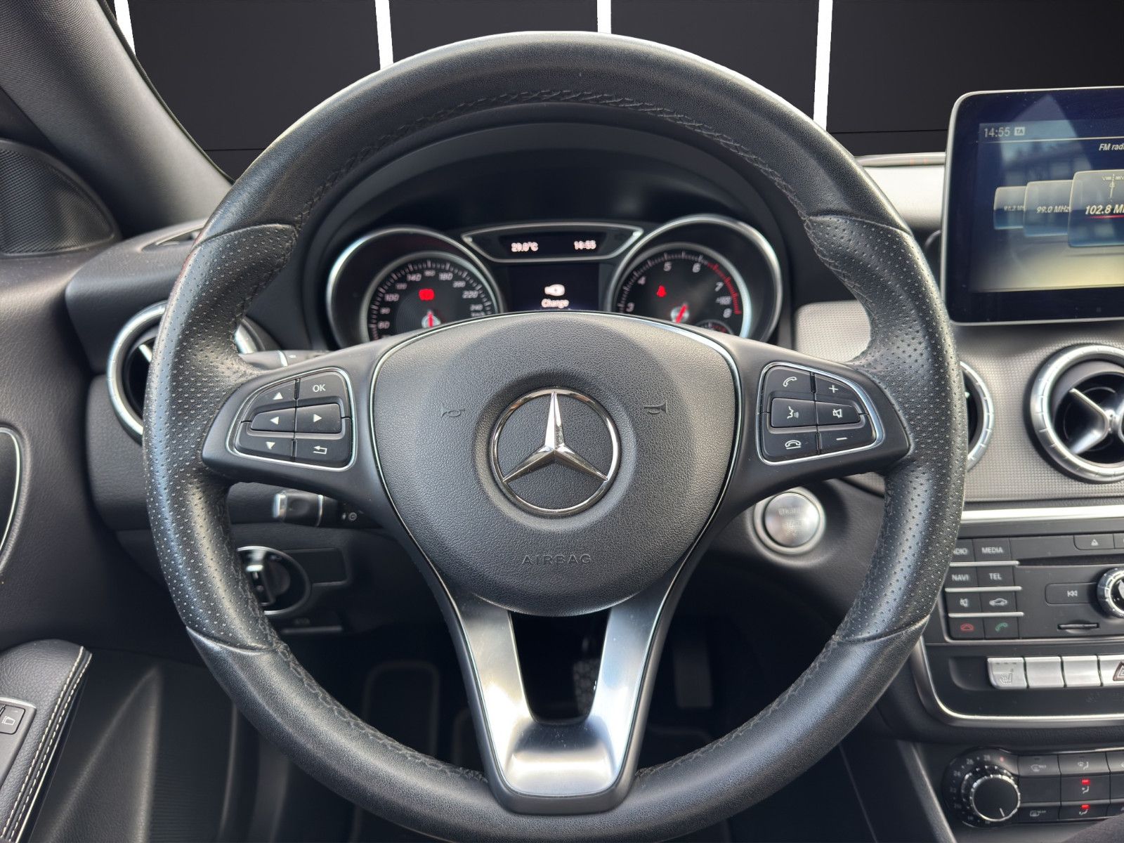 Fahrzeugabbildung Mercedes-Benz CLA 180/Urban/Sportpaket/Keyless Go/Ambiente