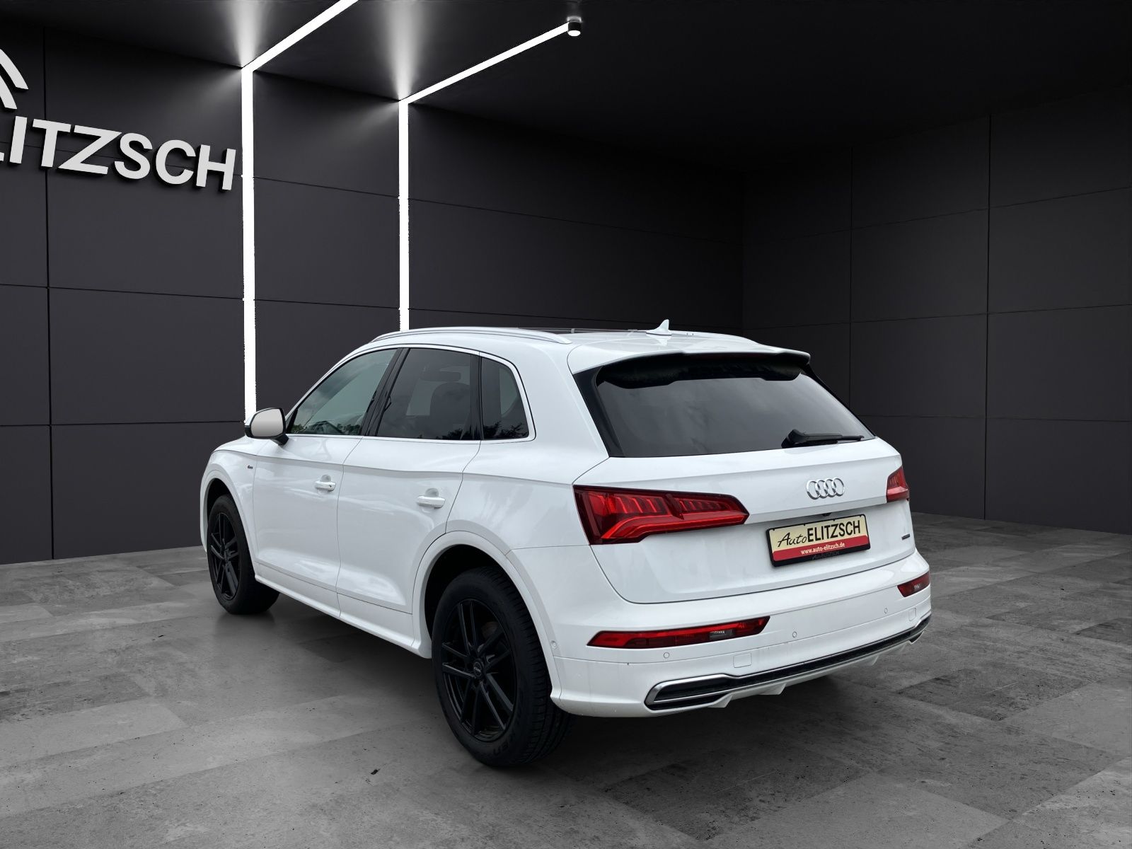 Fahrzeugabbildung Audi Q5 40 TDI quattro S-Line Matrix Navi ACC STHZ SH