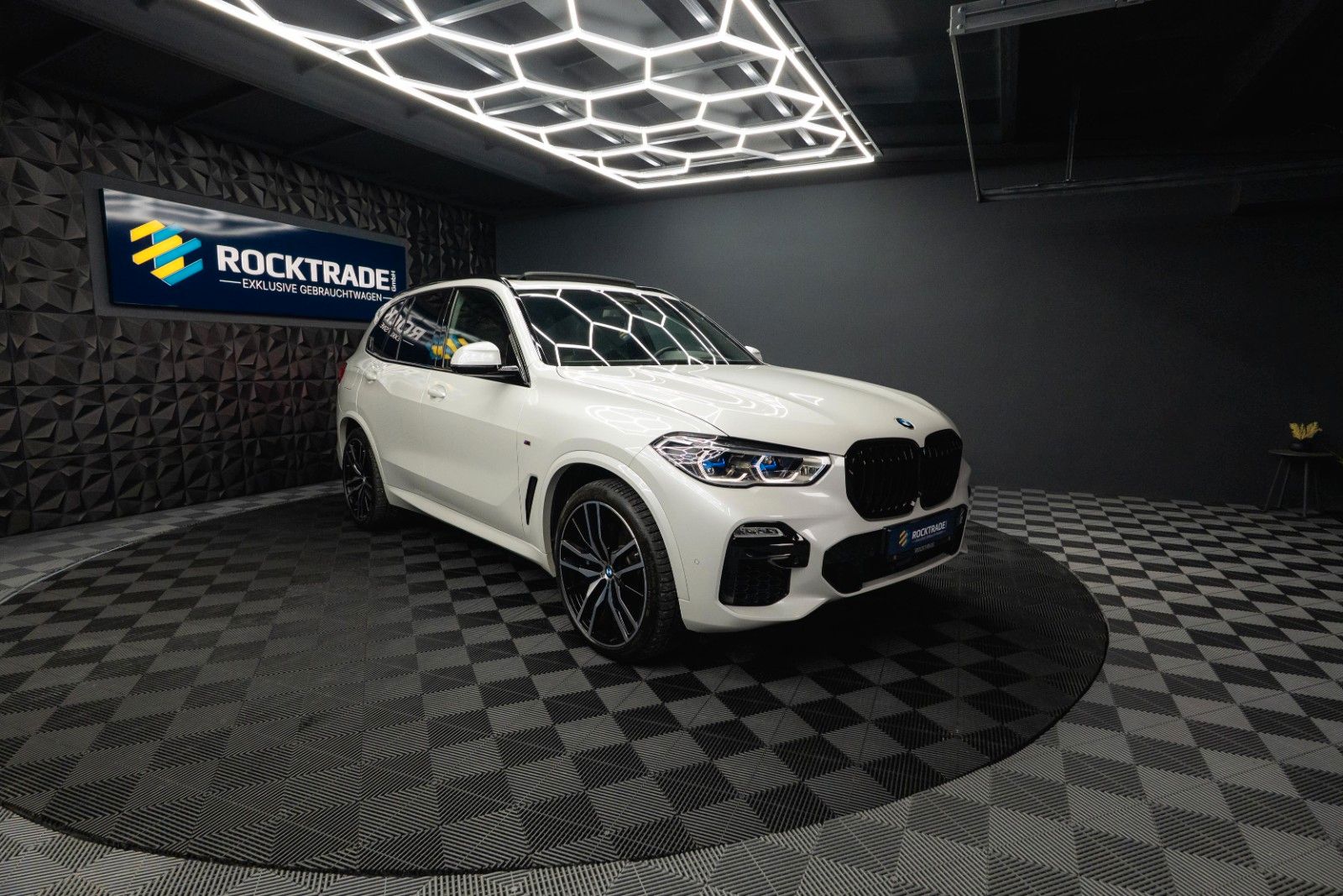 Fahrzeugabbildung BMW X5 M50i Shadow Line | ACC | Pano | Laser | Sky