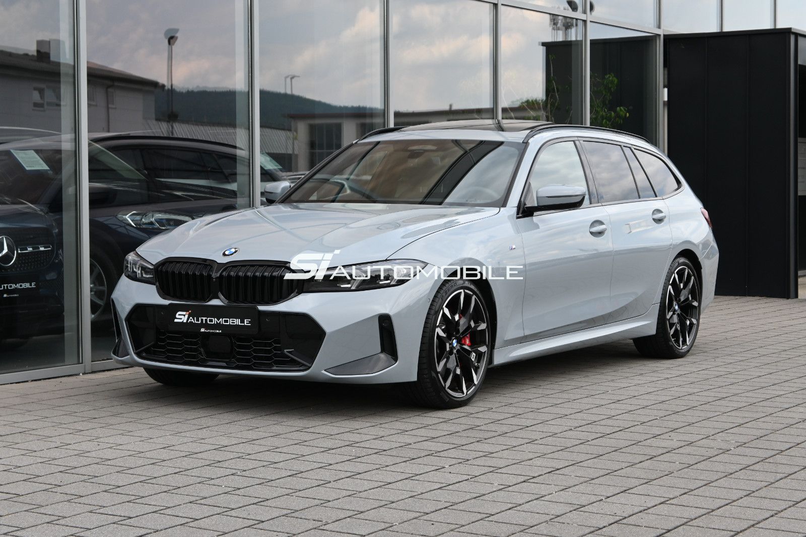 Fahrzeugabbildung BMW 320d xDr. Touring LCI M-Sport Pro °ACC°LEDER°H/K
