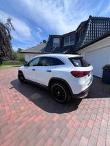 Mercedes-Benz GLA 220 d 4MATIC DCT - d 4Matic+Pano+AHK+Winterr - Mercedes-Benz GLA 220 von privat