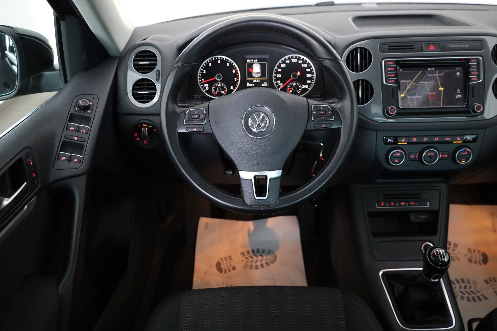 Fahrzeugabbildung Volkswagen Tiguan Sport & Style Navi,Xenon,Panorama,SH,PDC