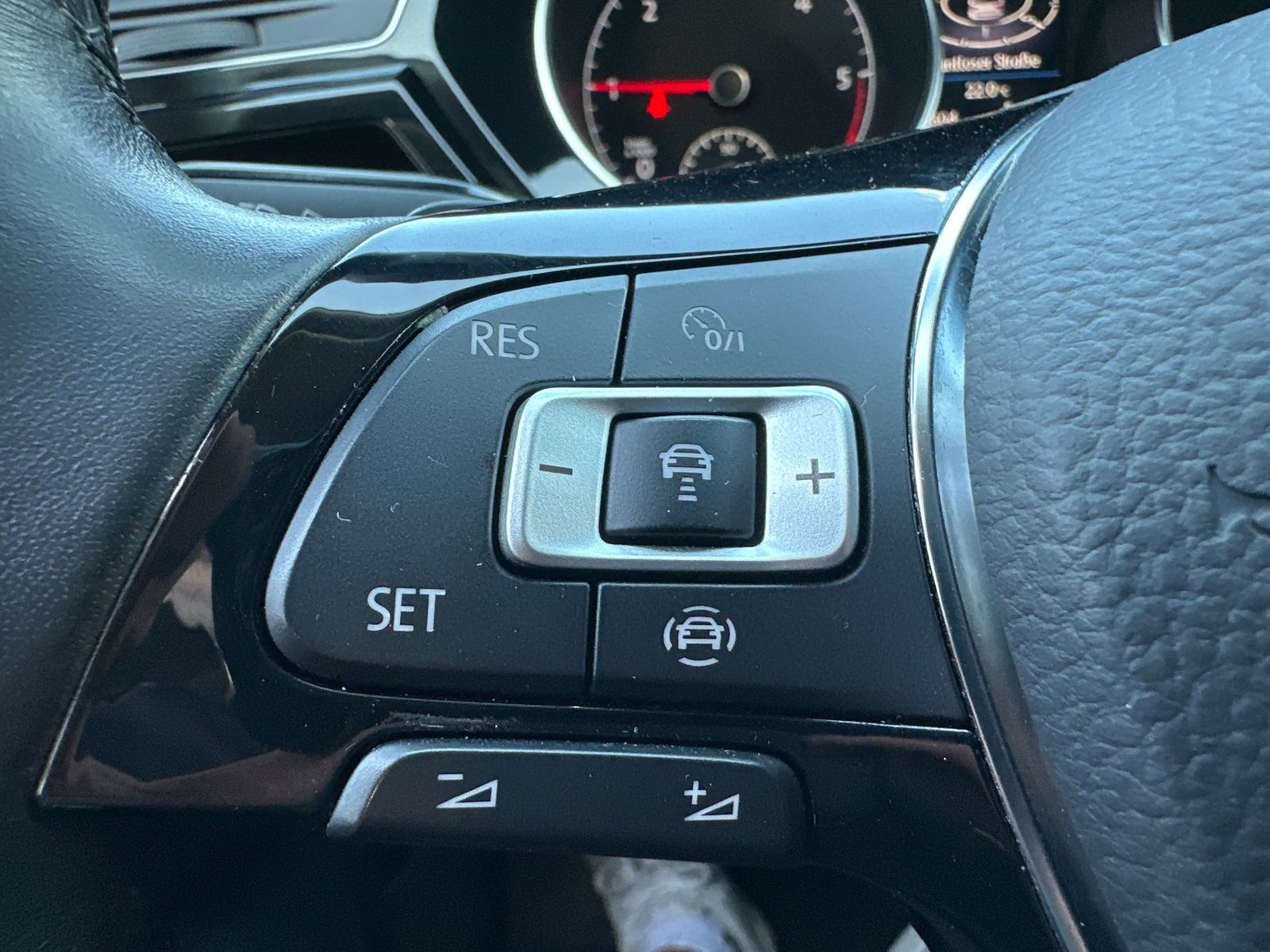 Fahrzeugabbildung Volkswagen Touran 2.0 TDI DSG Highline NAV+LED+KAM+AHK+1HD