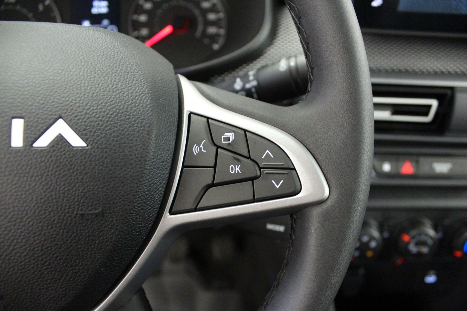 Fahrzeugabbildung Dacia Logan III TCe 90 Expression*Media Nav*PDC*