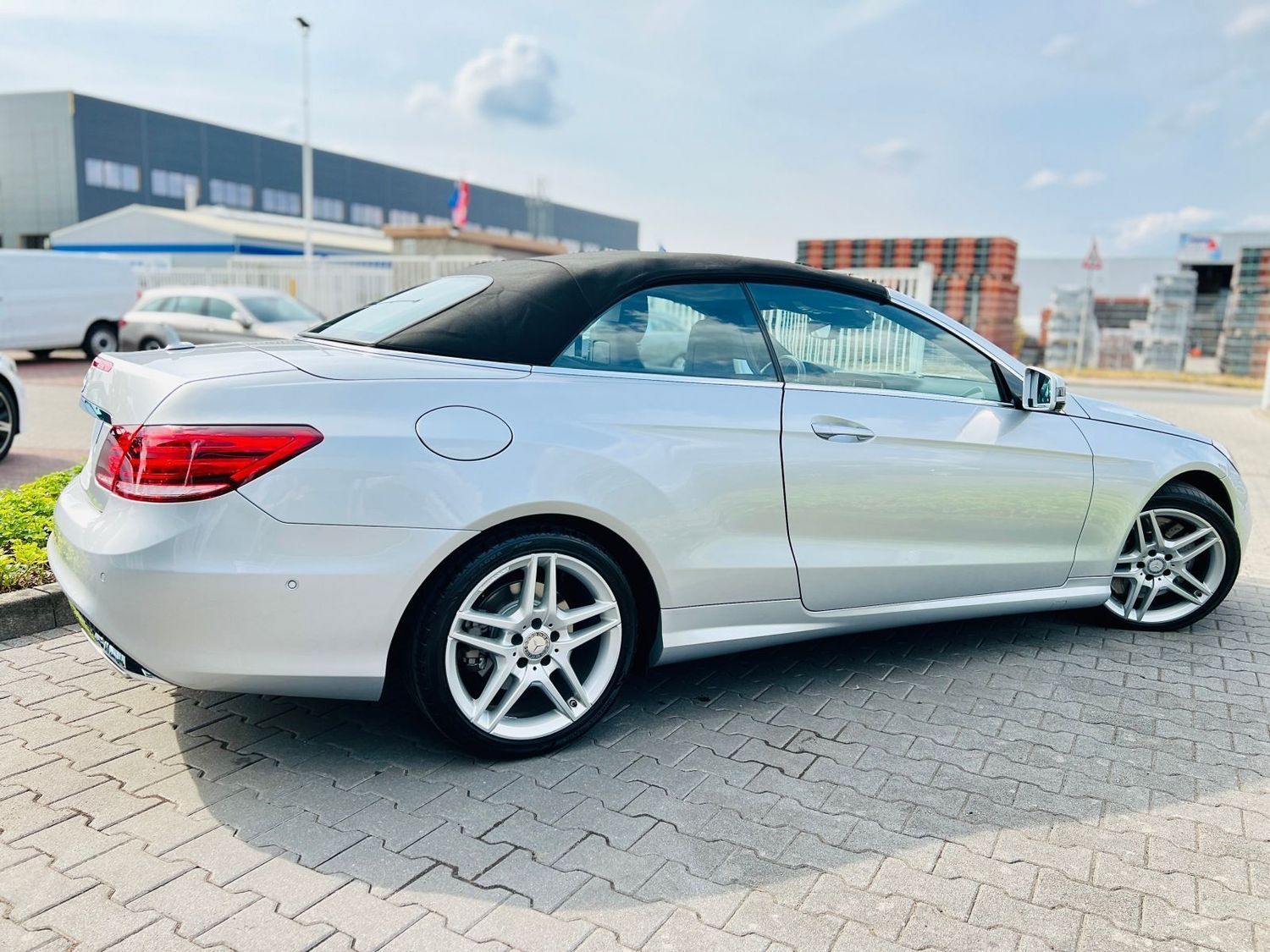 Fahrzeugabbildung Mercedes-Benz E 500 CABRIO AMG - Distronic, 360°, LED, Memory,