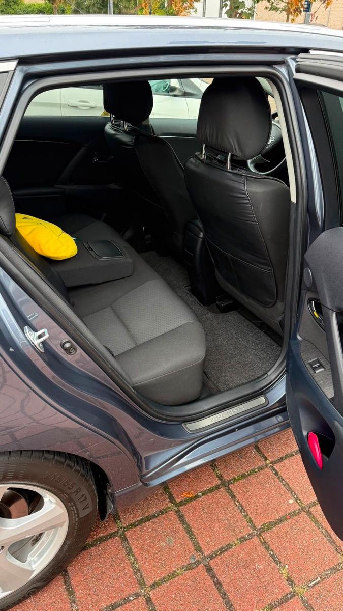 Toyota Avensis 2011 — photo 14