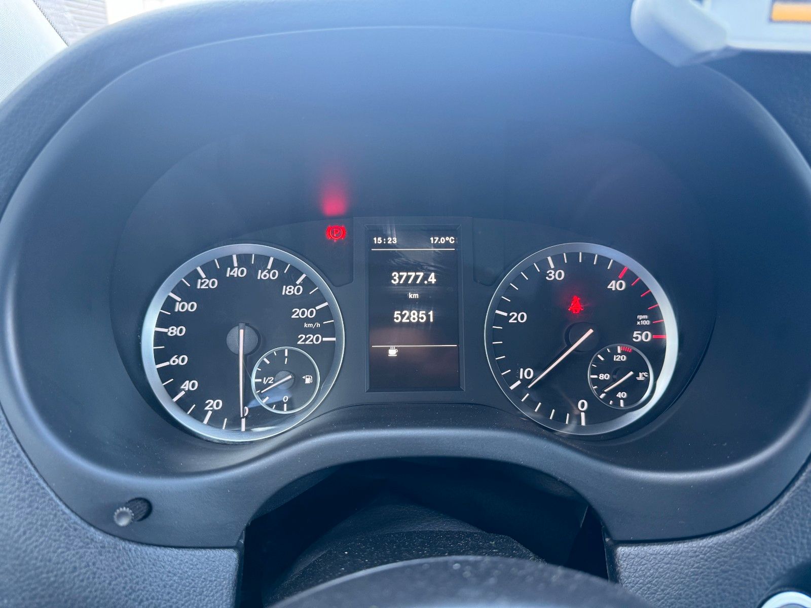 Fahrzeugabbildung Mercedes-Benz Vito 111 CDI Tourer Begleitfahrzeug BF3+ / WVZ