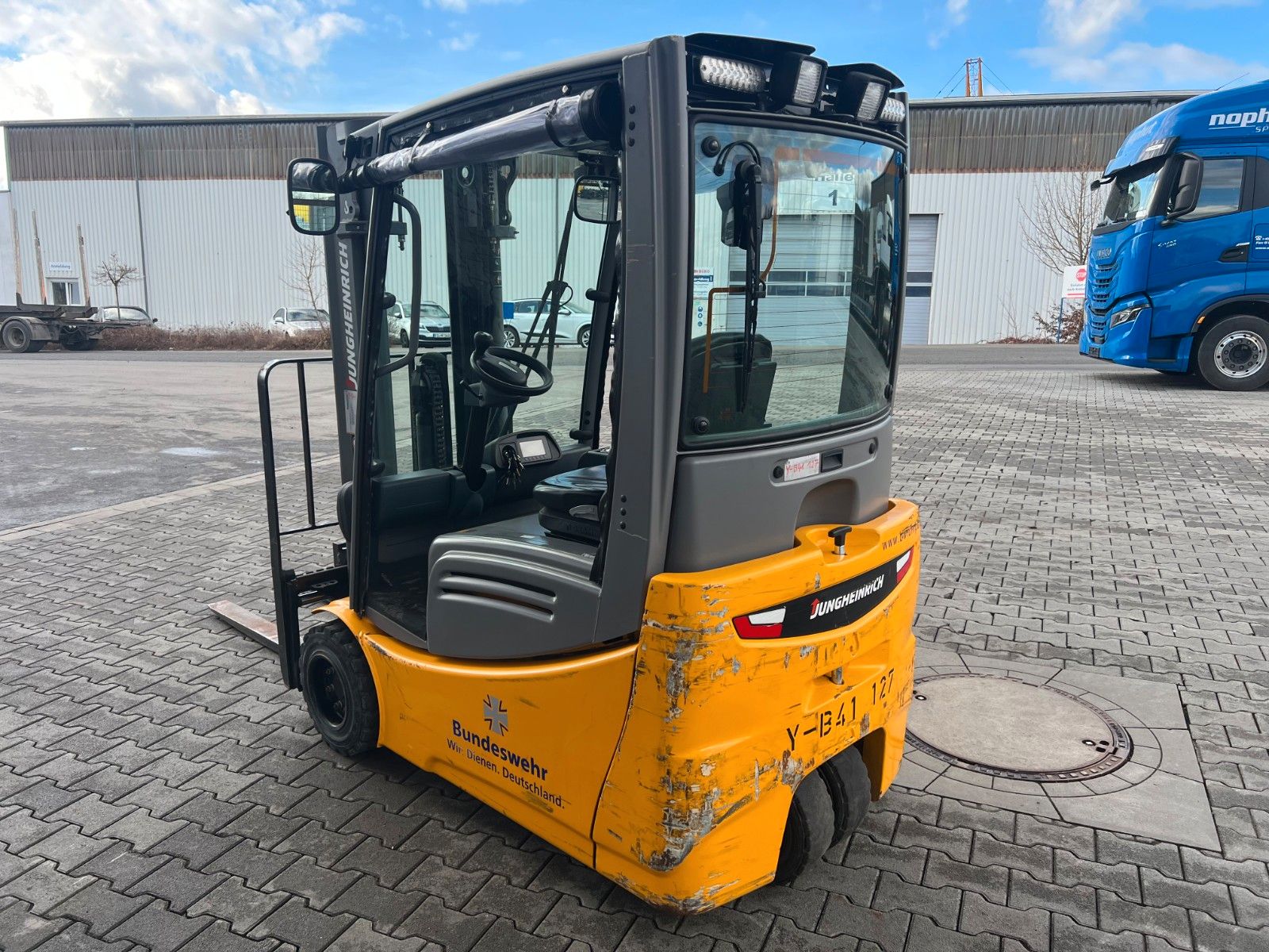 Fahrzeugabbildung Jungheinrich EFG 218 / Triplex 4.30m / SS / nur 1.738h