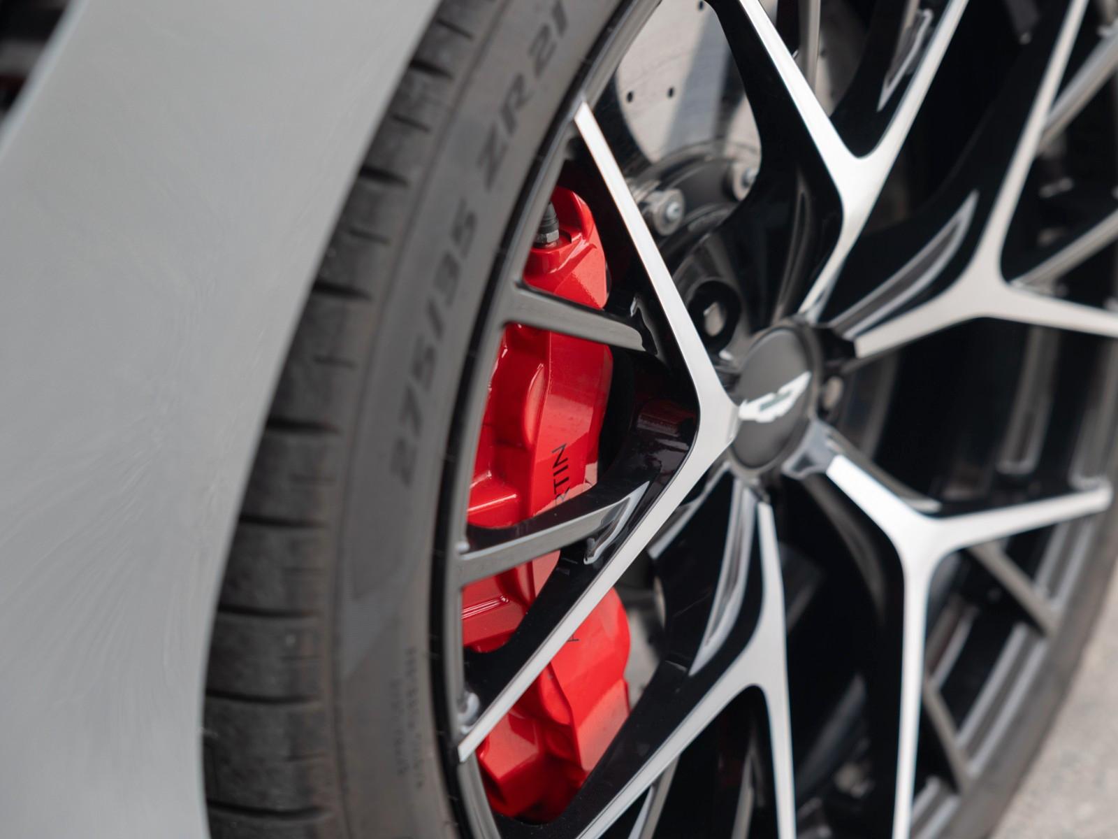 Aston Martin Vanquish | Titan Auspuff | Black Pack