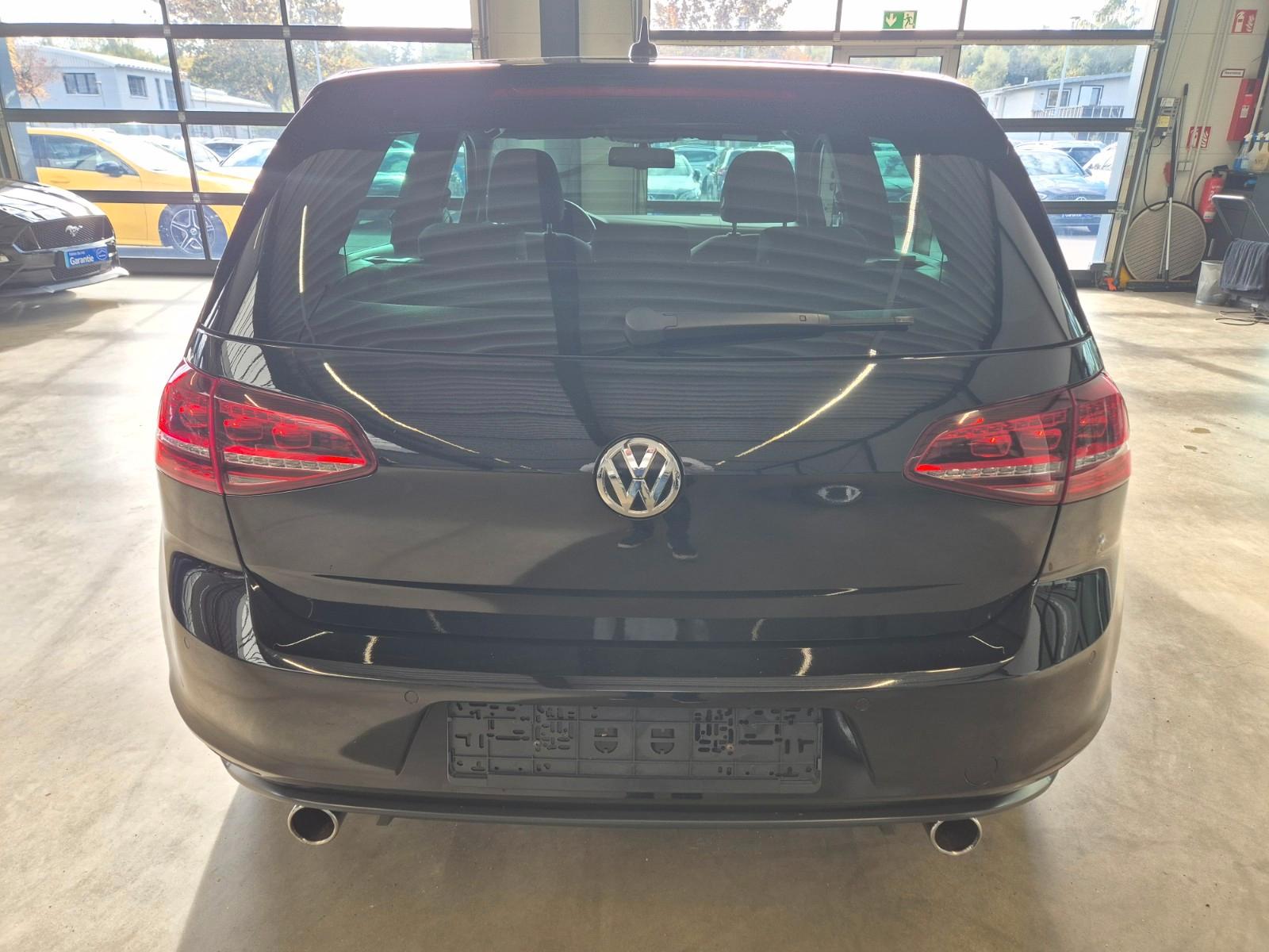 Volkswagen GOLF VII GTI PERFORMANCE NAVI SHZ PDC PANO XENON